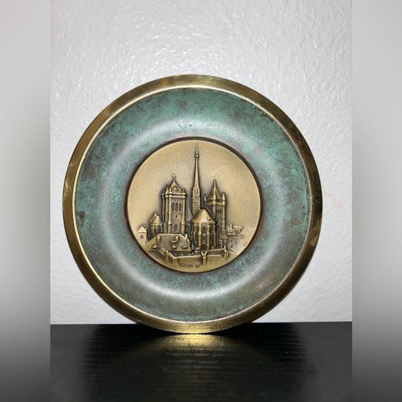 VINTAGE RARE SIGG SWITZERLAND BRONZE WALL HANGING PLATE GENEVE 7.5” - Picture 1 of 5